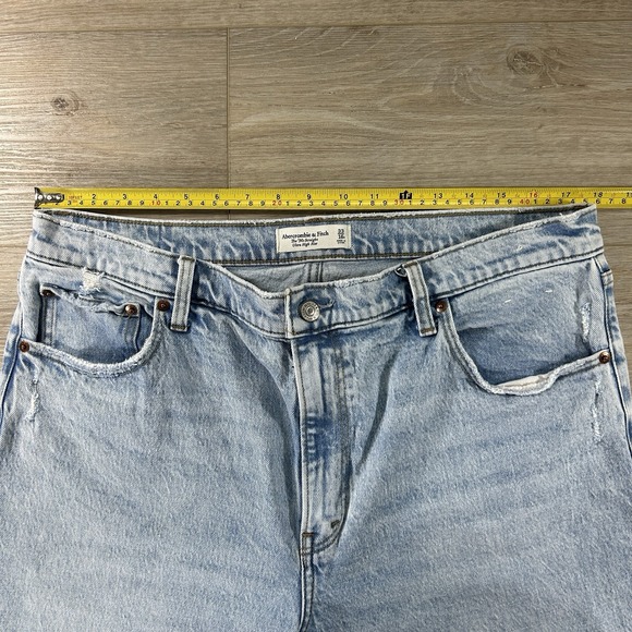 Abercrombie & Fitch 33 /16R The 90s Straight Ultra High Rise Light Wash - Picture 8 of 11